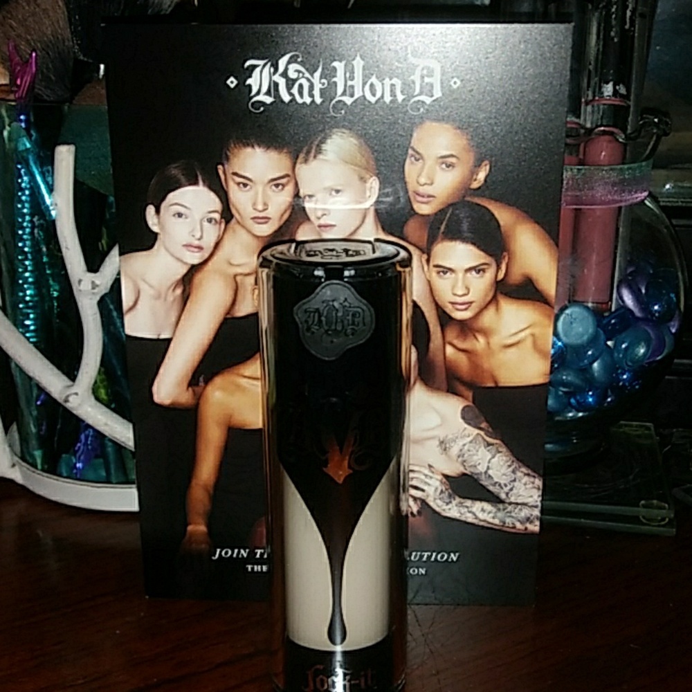Kat Von D lock - it Foundation